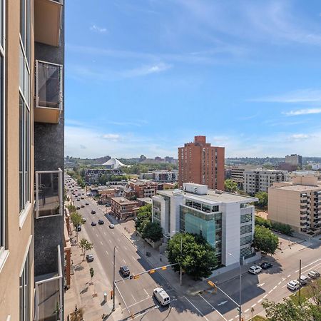 Heart Of Downtown Calgary Spacious Luxury Condo With Stunning Views And Premium Amenities Exteriör bild