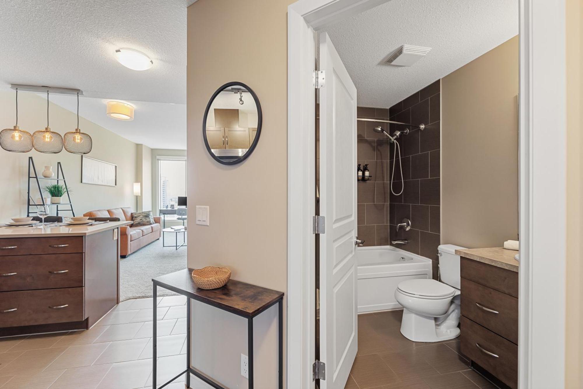 Heart Of Downtown Calgary Spacious Luxury Condo With Stunning Views And Premium Amenities Exteriör bild