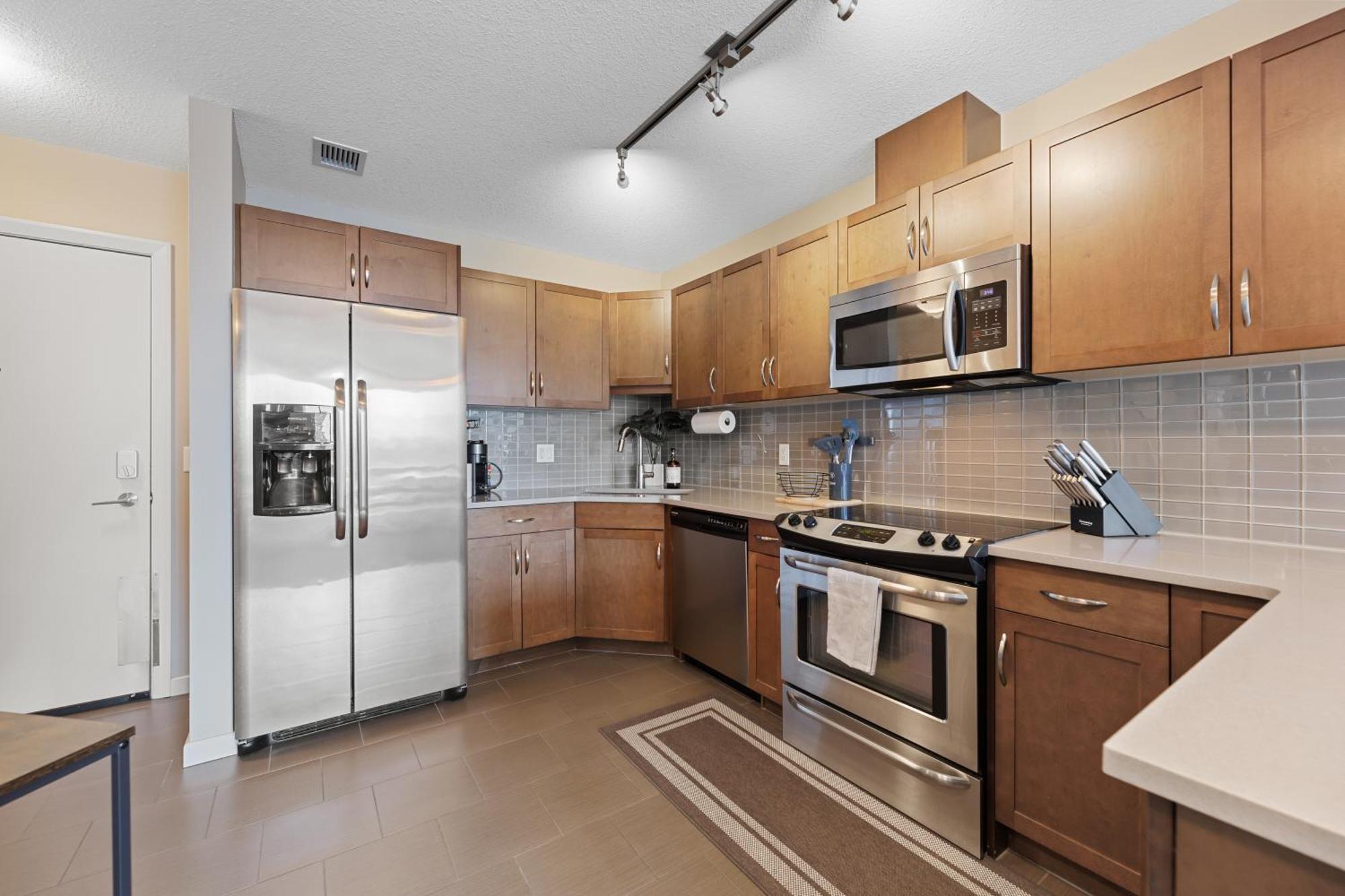 Heart Of Downtown Calgary Spacious Luxury Condo With Stunning Views And Premium Amenities Exteriör bild